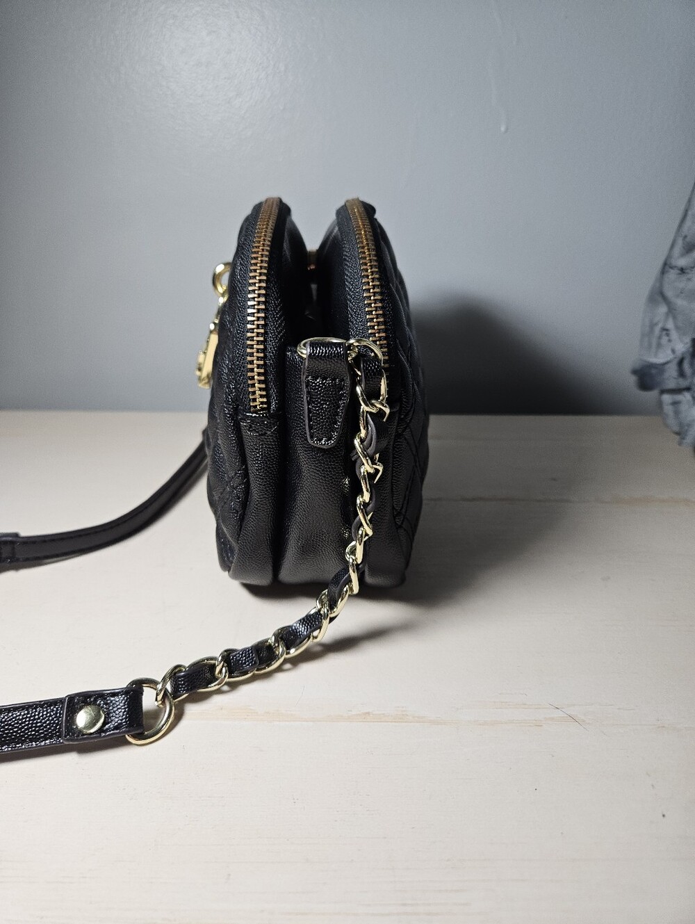 Anne Klein Black Quilted Shimmer Down II Crossbody Bag - EUC - Picture 4 of 9